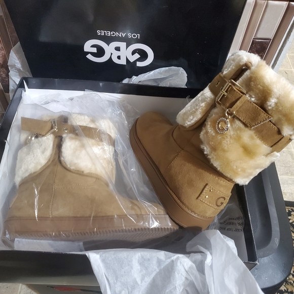 2 NWT AND ORIGINAL PACKAGE SIZE 5.5 WINTER BOOTIES fleece - Picture 7 of 10